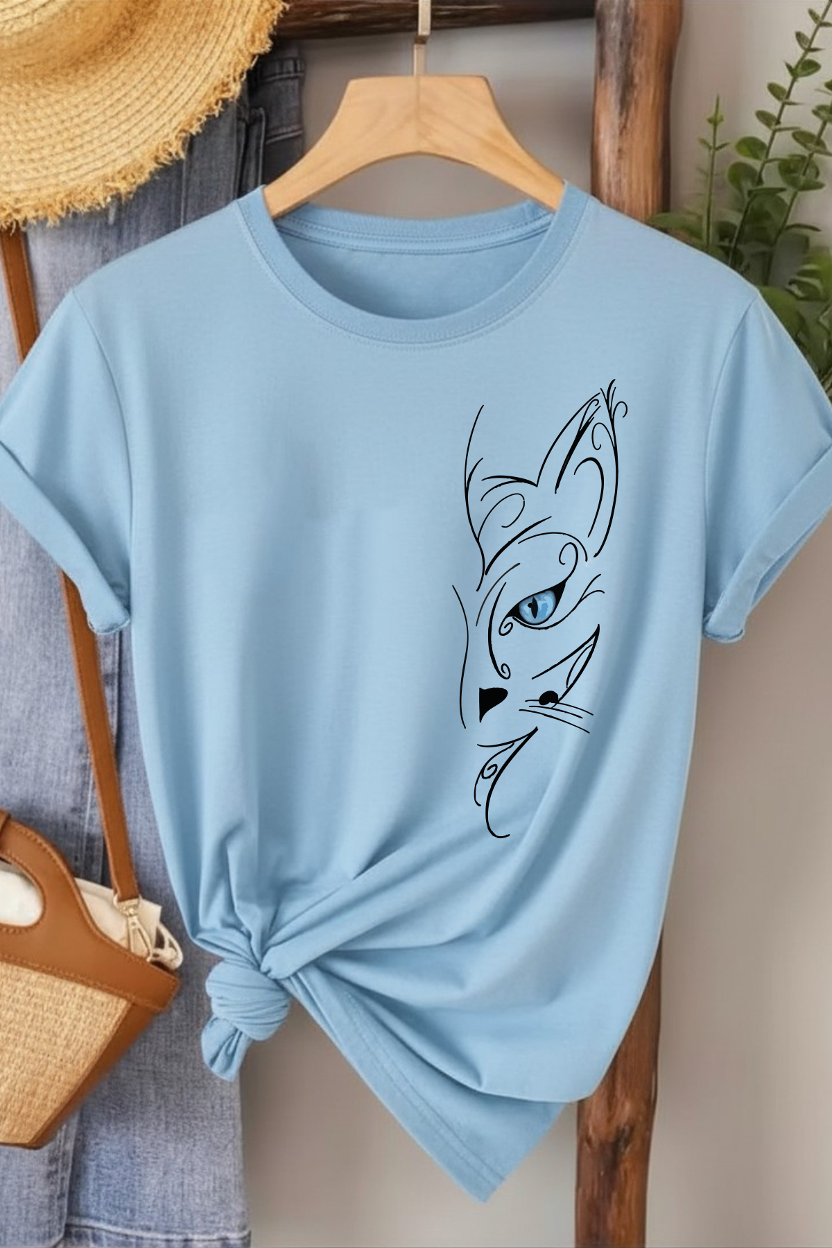 Mavi Gözlü Kedi - Bebe Mavisi Baskılı Pamuk T-shirt
