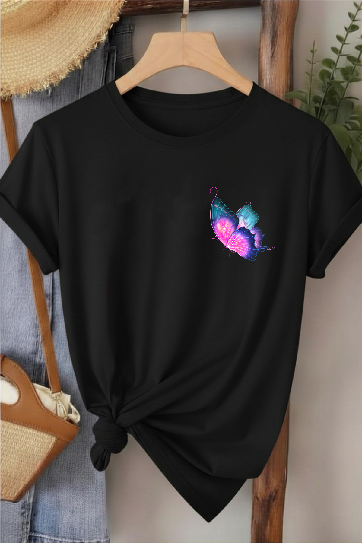 Renkli Kelebek - Siyah Baskılı Pamuk T-shirt