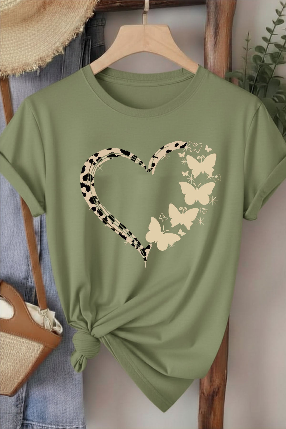 Leopar Kalp & Kelebek - Haki Baskılı Pamuk T-shirt