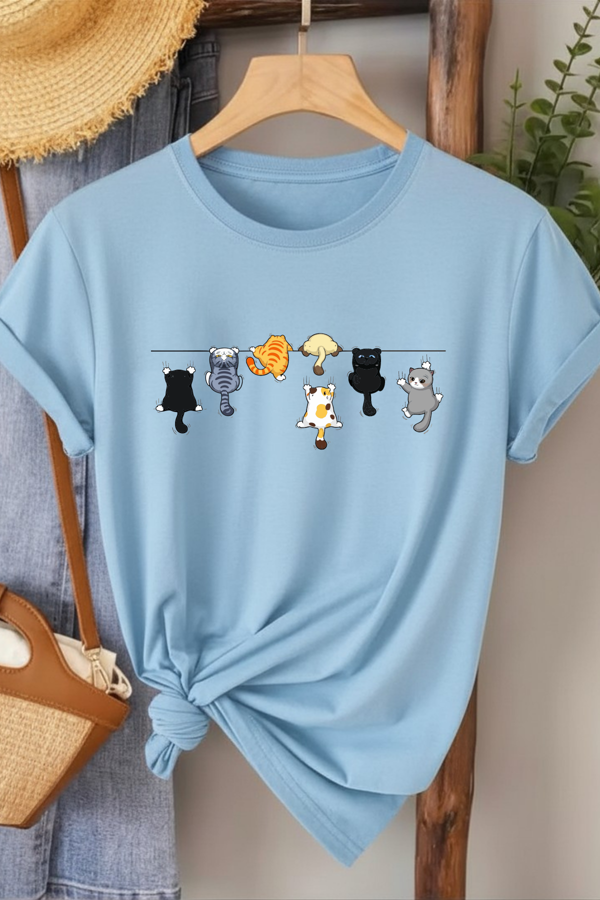 Tırmanan Kediler - Mavi Baskılı Pamuk T-shirt
