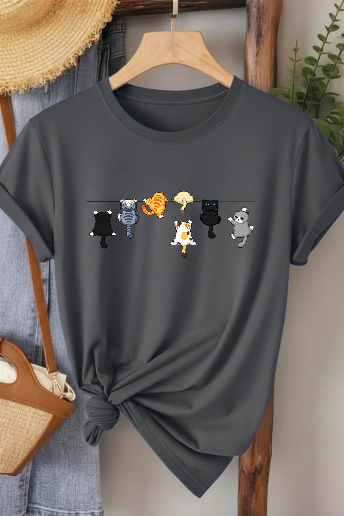 Tırmanan Kediler - Füme Baskılı Pamuk T-shirt